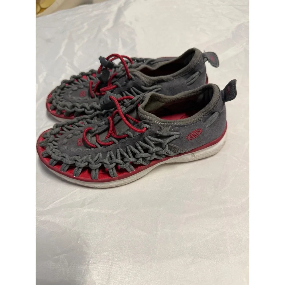 Keen Uneek O2 Kids Grey Red Corded Sport Sandal Sneakers US 1Y EU 32/33